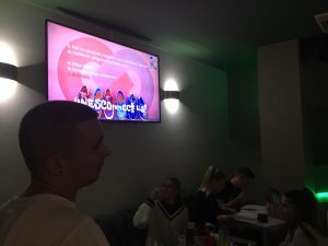 Mladi Dugopolja kroz prvi dugopoljski PUB QUIZ prezentirali rezultate i diseminirali projekt razmjene mladih - UNESCOnnect us! Slika 2